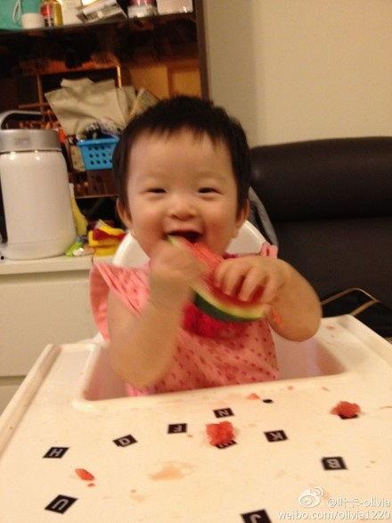 吃娱乐瓜的女孩是谁